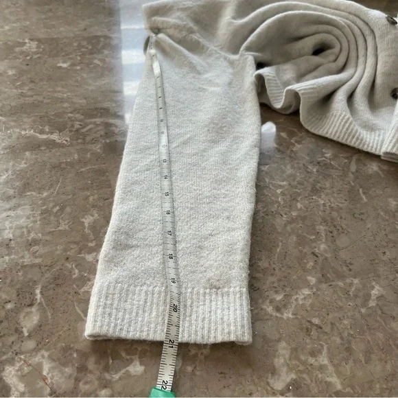 Old Navy off white with a slight color of gray button up cardigan size large - Picture 9 of 10